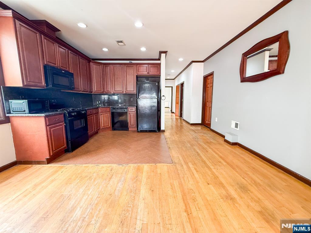107 Oxford Avenue 1 - Photo 2