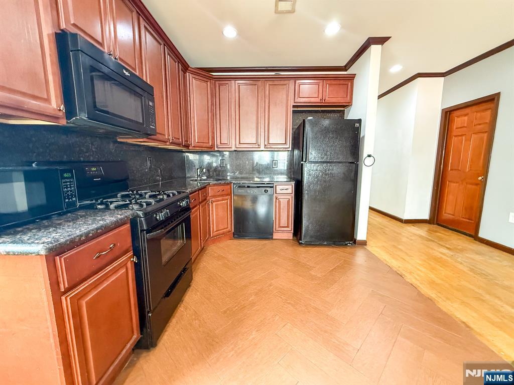 107 Oxford Avenue 1 - Photo 3