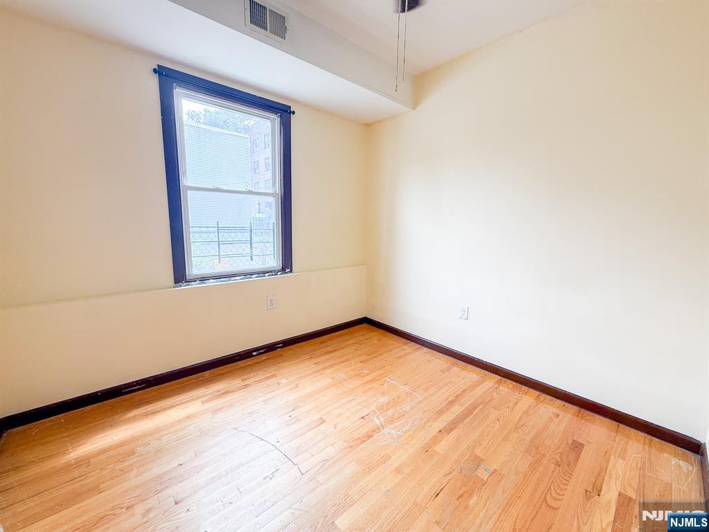 107 Oxford Avenue 1 - Photo 5