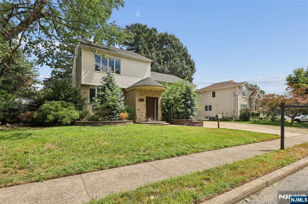 3-07 Dorothy St, Fair Lawn, NJ 07410