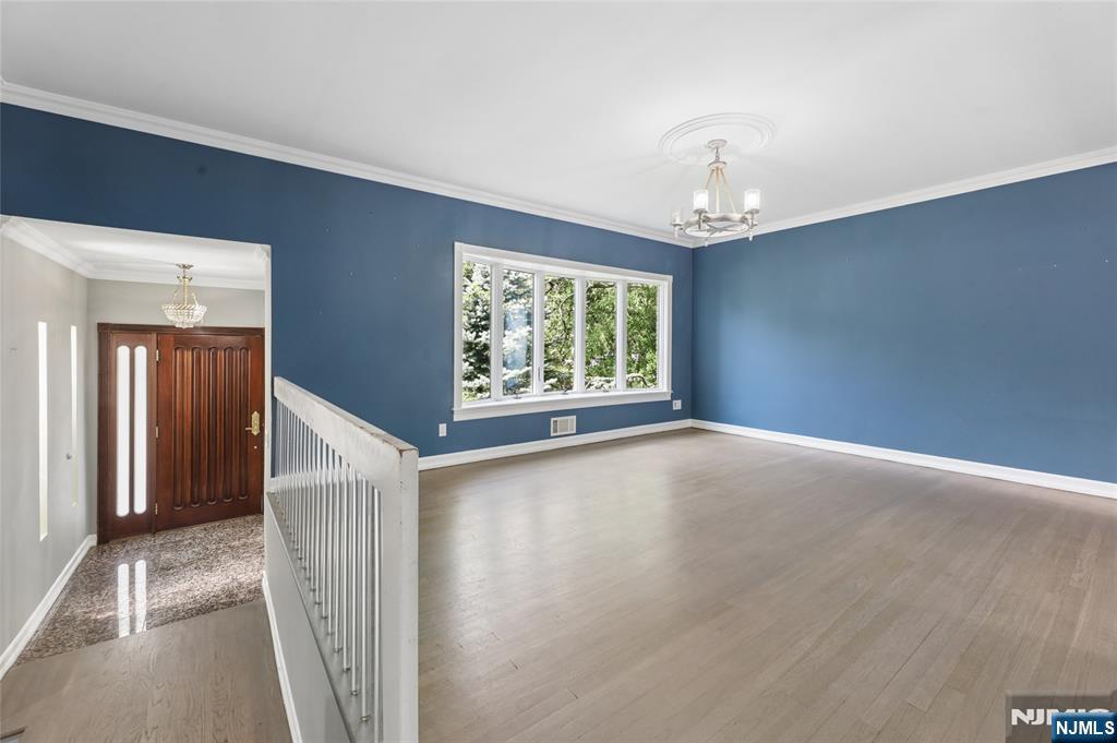 3-07 Dorothy St, Fair Lawn, NJ 07410