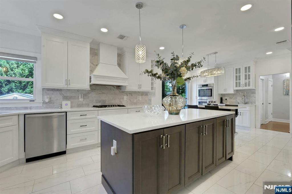 281 Englewood Avenue - Photo 1