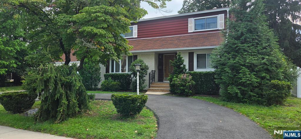 727 Chestnut St, New Milford, NJ 07646