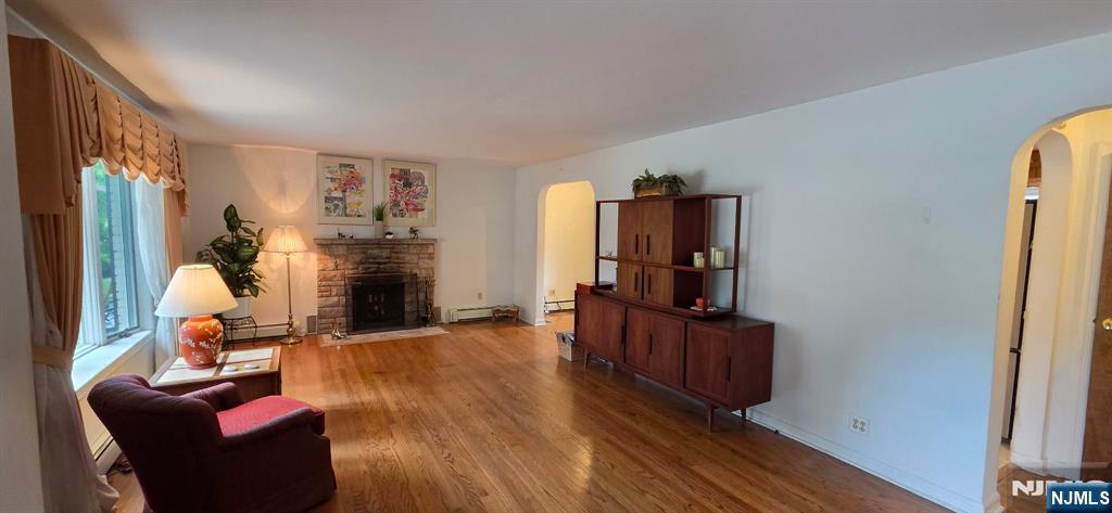 727 Chestnut St, New Milford, NJ 07646