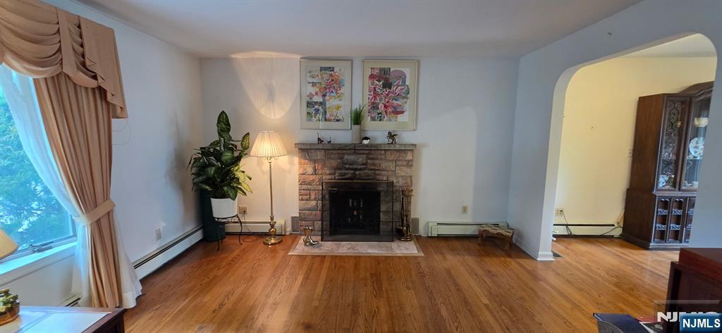 727 Chestnut St, New Milford, NJ 07646