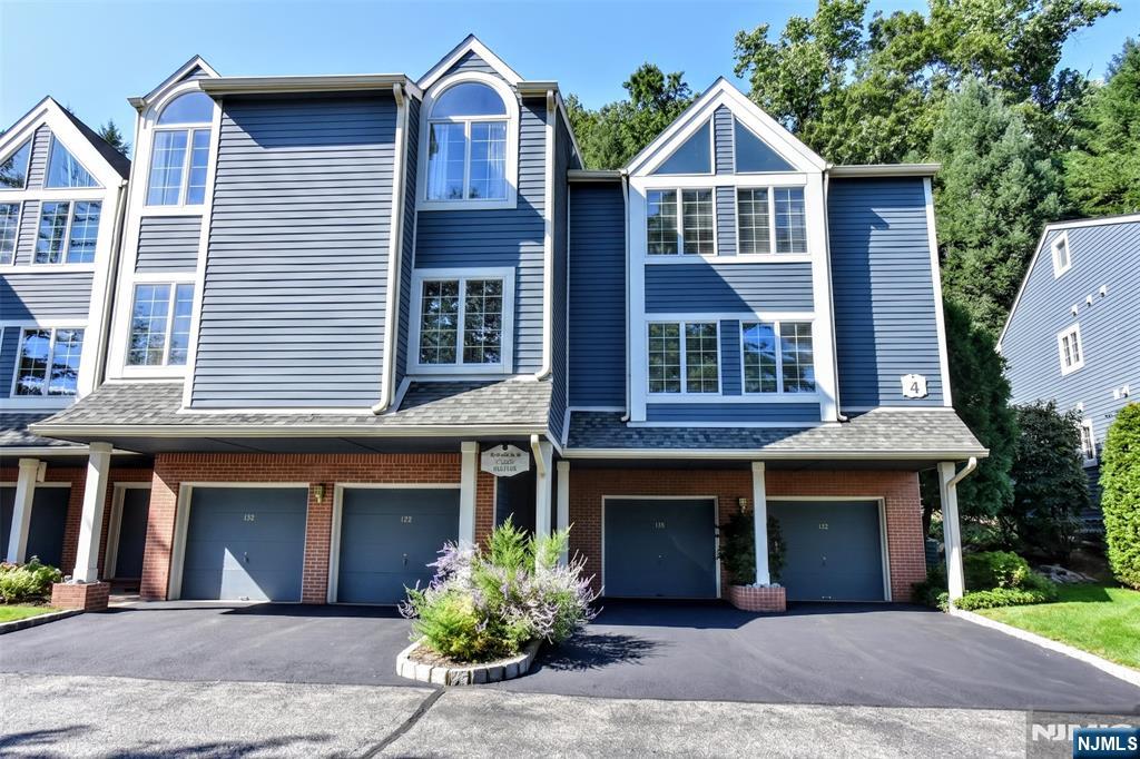 133 Surrey Court - Photo 1