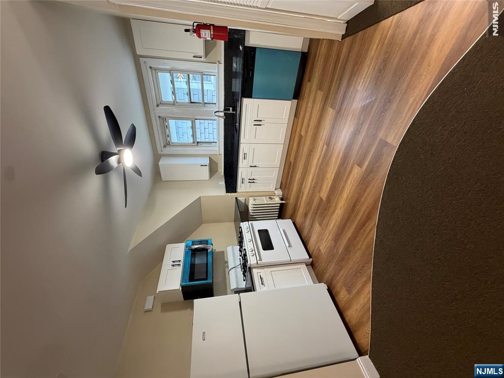 282 Macarthur Avenue 2 - Photo 2
