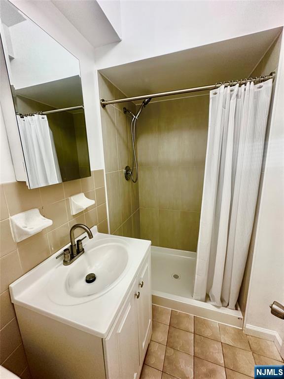 447 Jane Street 1ST FLOOR - Photo 4