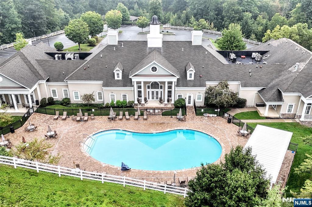 5208 Veterans Drive - Photo 2
