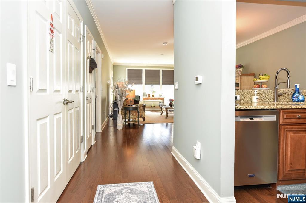 5208 Veterans Drive - Photo 5