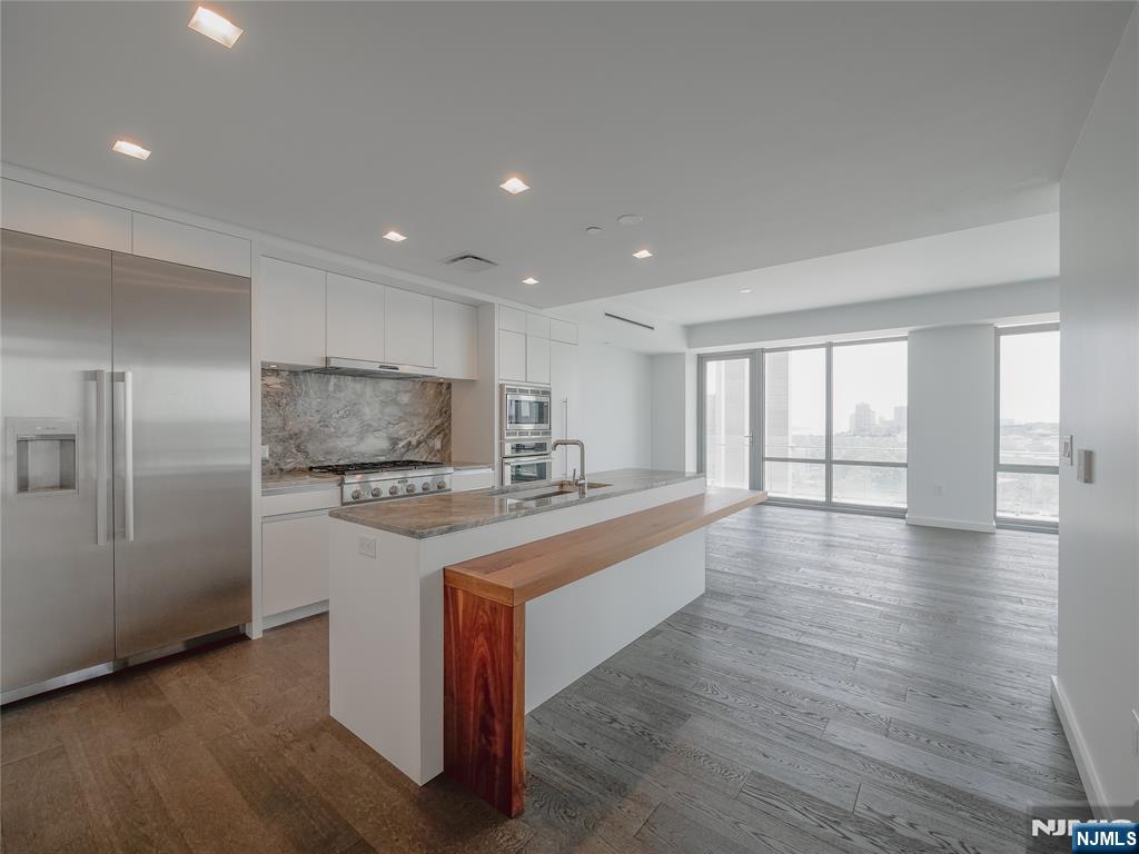 320 Adolphus Avenue 401 - Photo 1