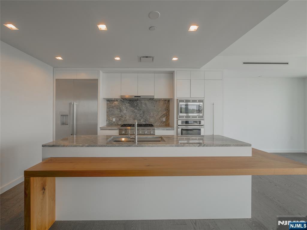 320 Adolphus Avenue 401 - Photo 2