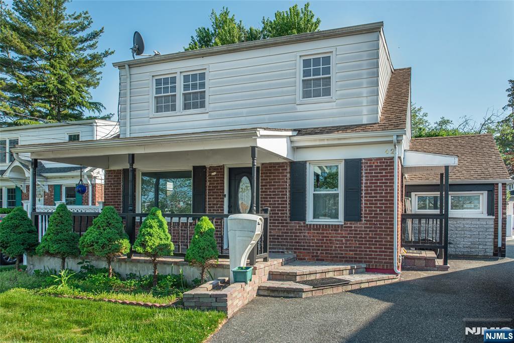 42 W Spring Valley Avenue - Photo 2