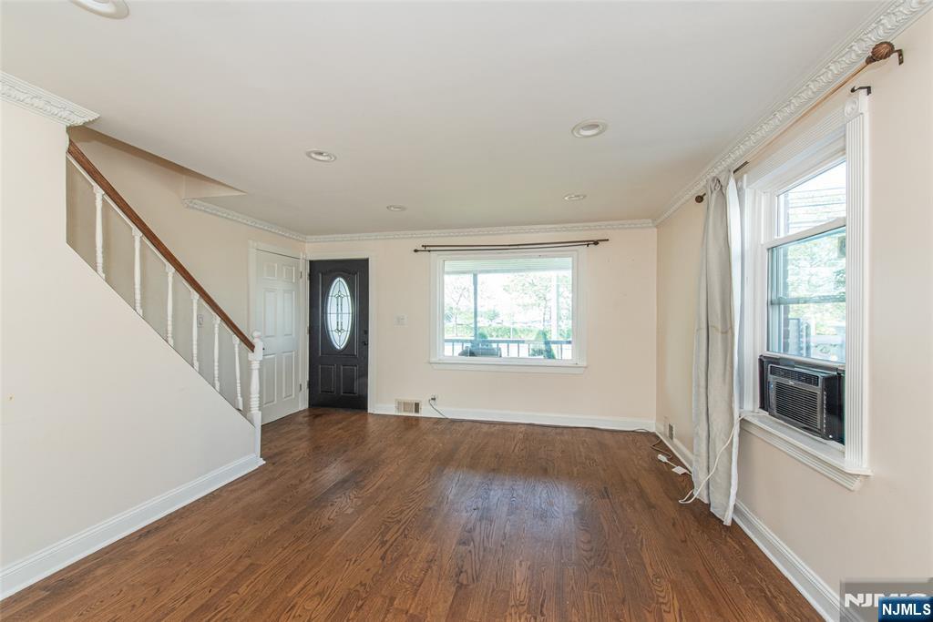 42 W Spring Valley Avenue - Photo 3