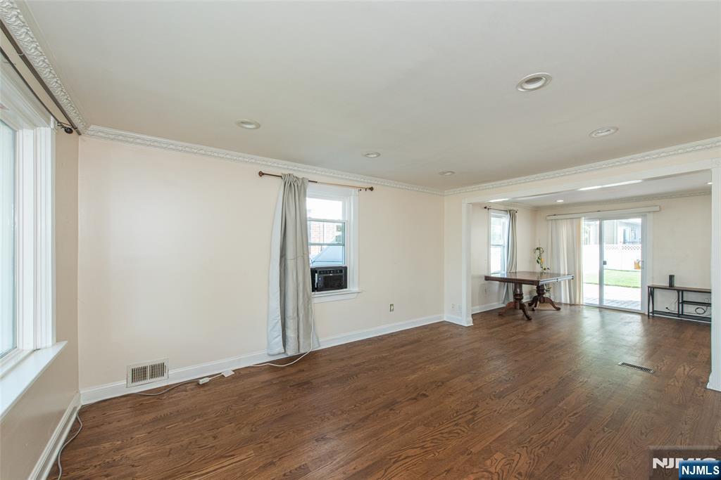 42 W Spring Valley Avenue - Photo 5