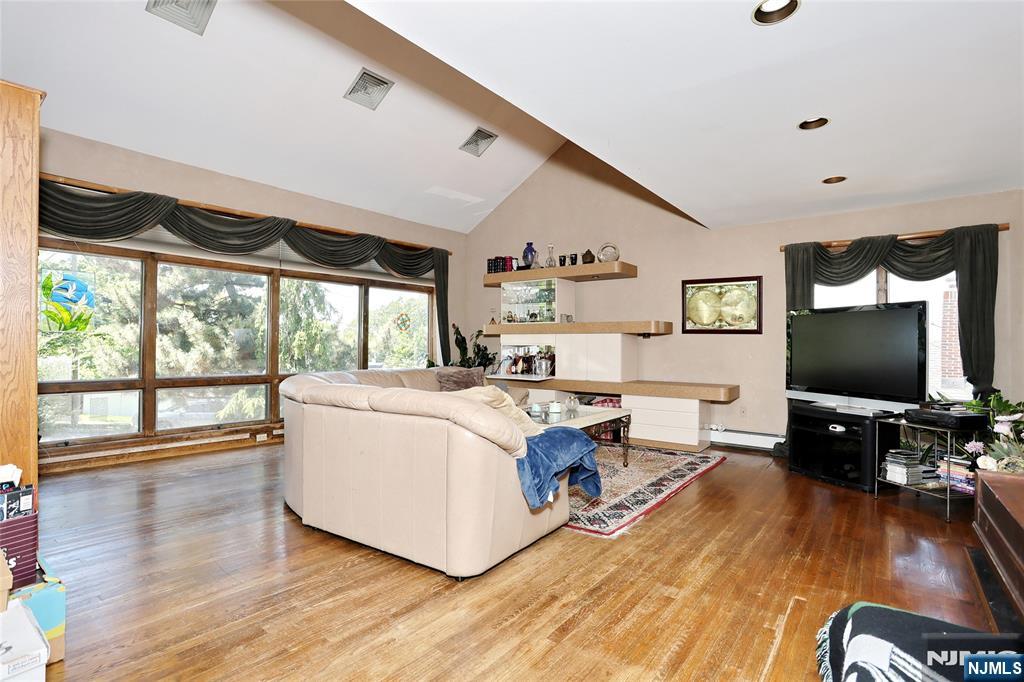 245 Highland Avenue - Photo 4
