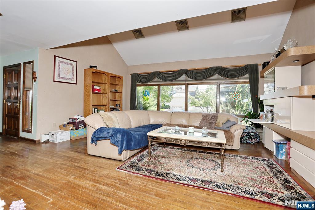 245 Highland Avenue - Photo 5