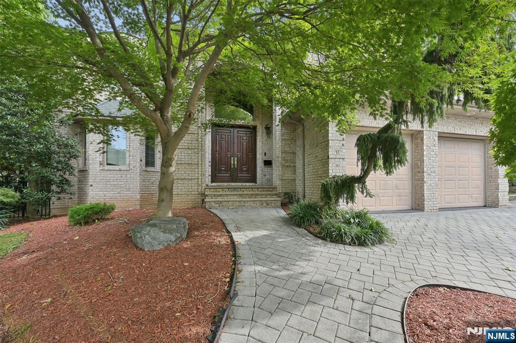Photo 1 of Single family home for sale at 17 Bayview Ave, Englewood Cliffs, NJ 07632 | MLS# 26031963 | Listing updated on 2026-09-18