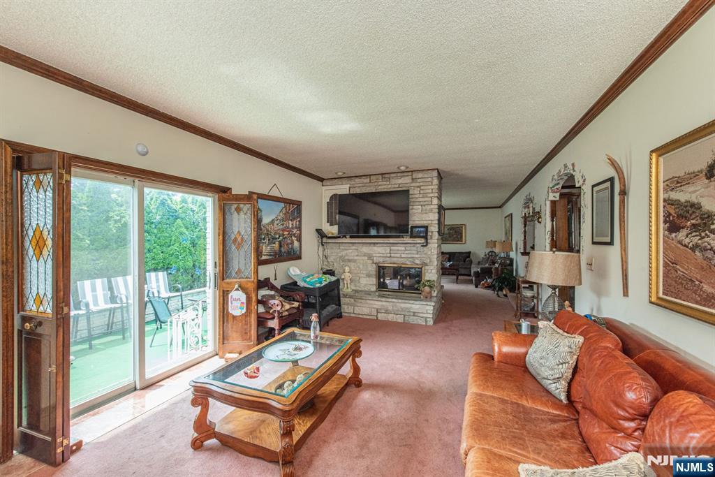 35 Van Winkle Court - Photo 5
