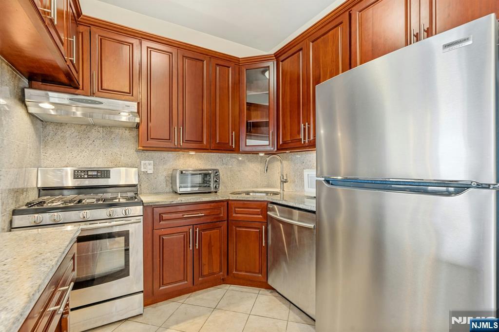 2000 Linwood Ave #23N, Fort Lee, NJ 07024