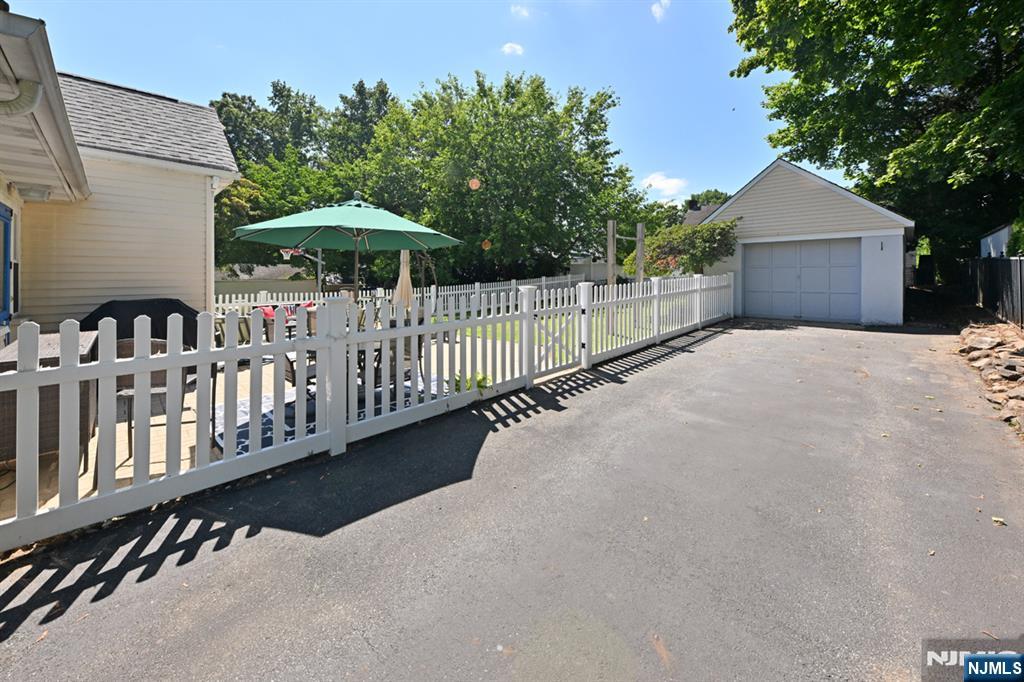 160 Rock Road - Photo 2