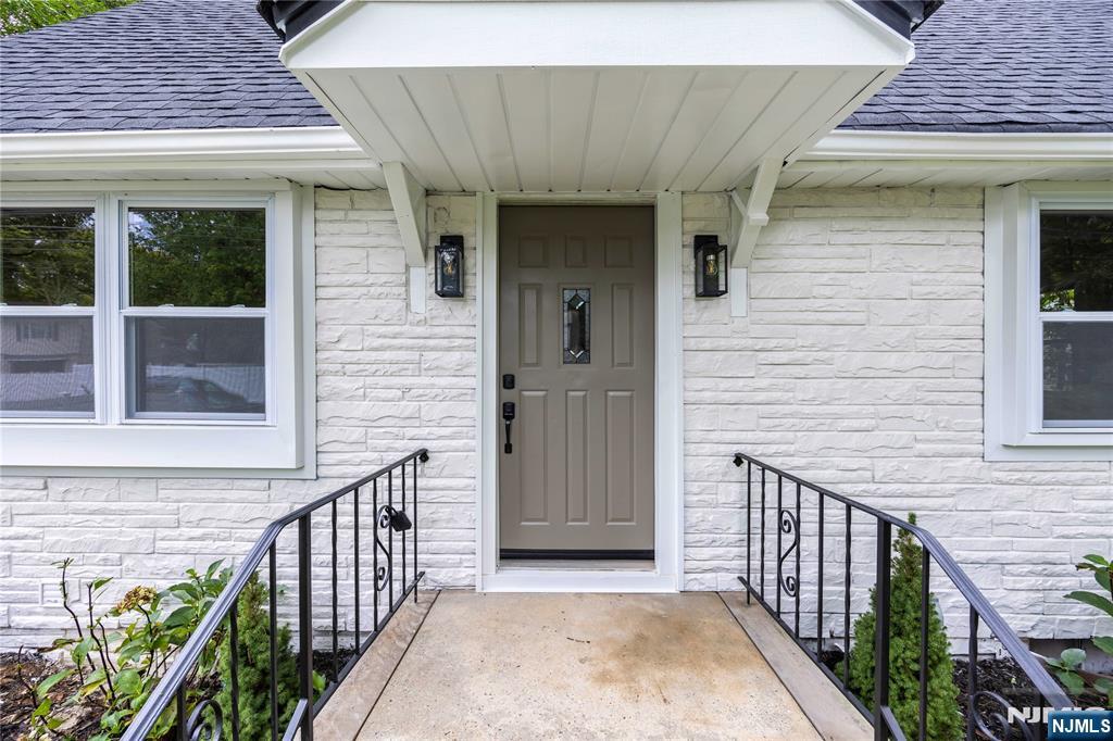 253 Intervale Rd, Teaneck, NJ 07666