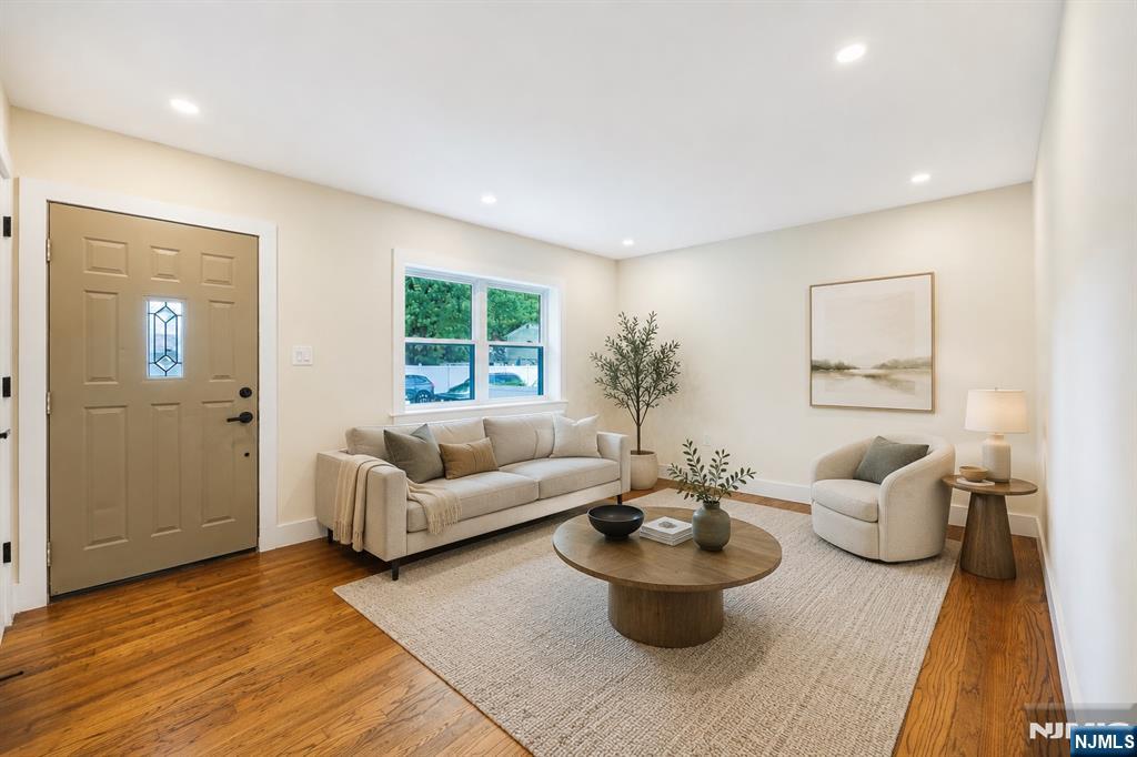 253 Intervale Rd, Teaneck, NJ 07666