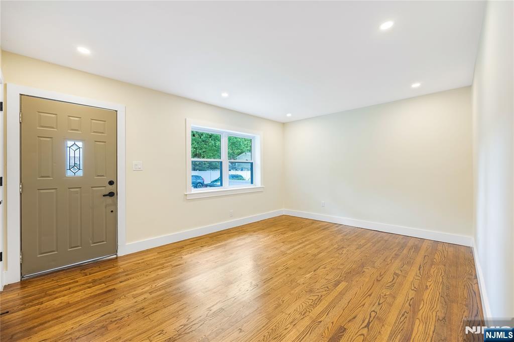253 Intervale Rd, Teaneck, NJ 07666