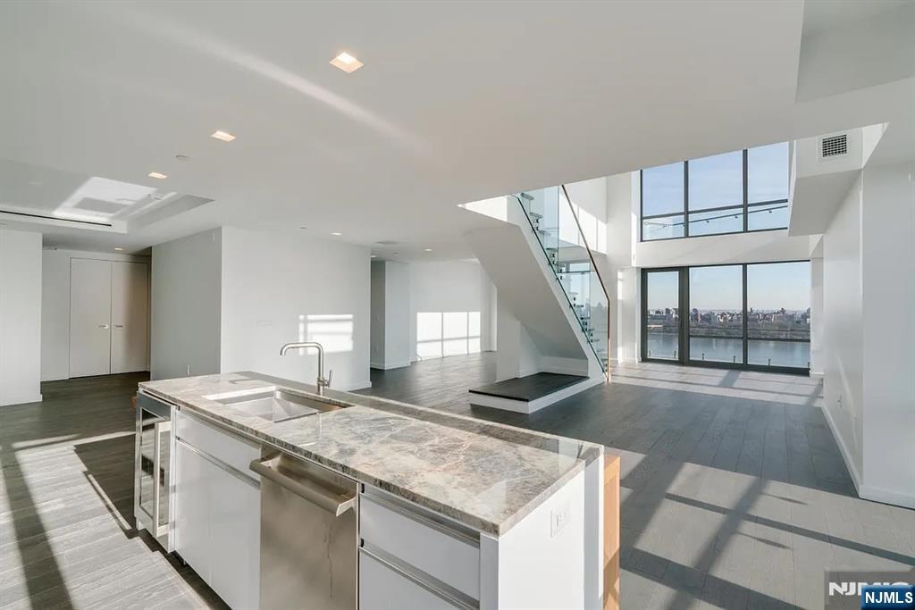 320 Adolphus Avenue 1415 - Photo 1