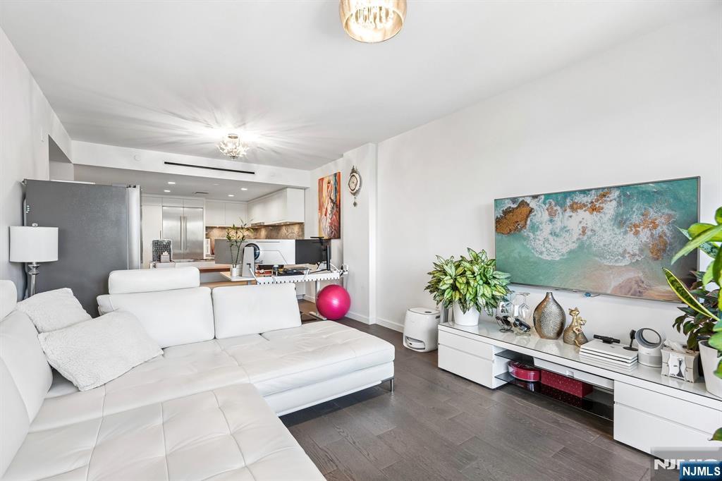 320 Adolphus Avenue 410 - Photo 2