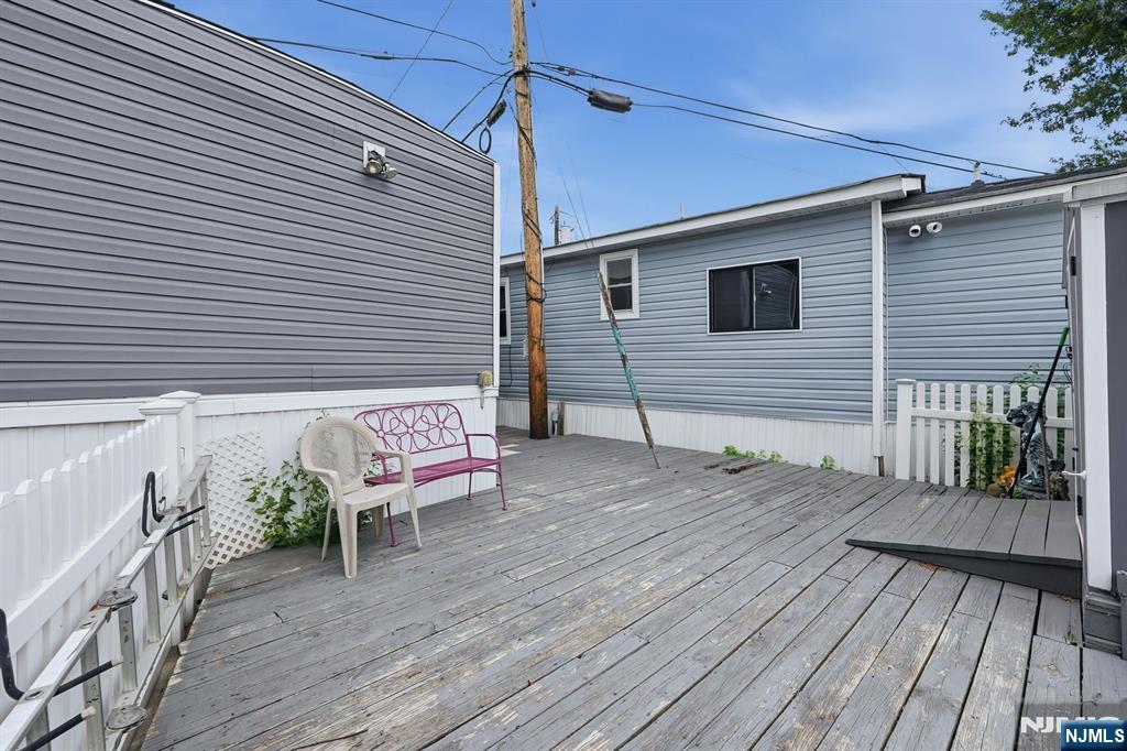 15 Austin St, Moonachie, NJ 07074