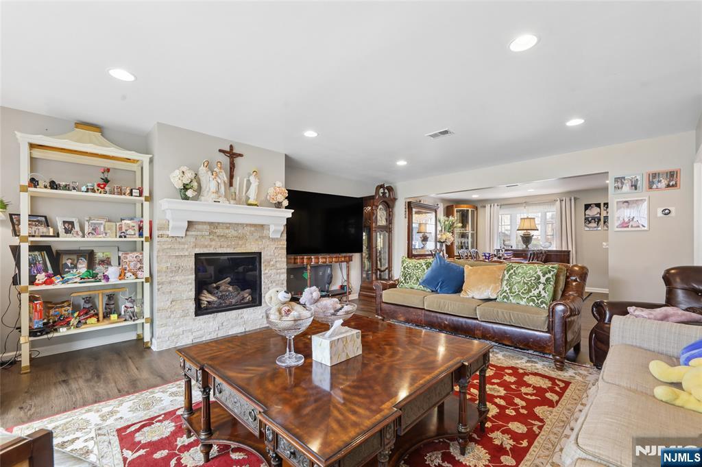 238 Monroe Ave, Paramus, NJ 07652