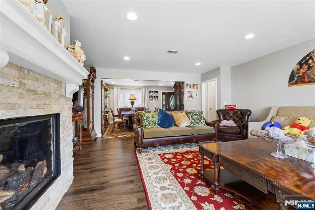 238 Monroe Ave, Paramus, NJ 07652