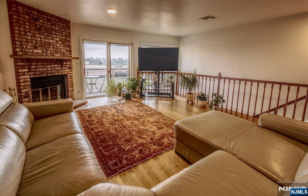 300 Gorge Rd #6, Cliffside Park, NJ 07010