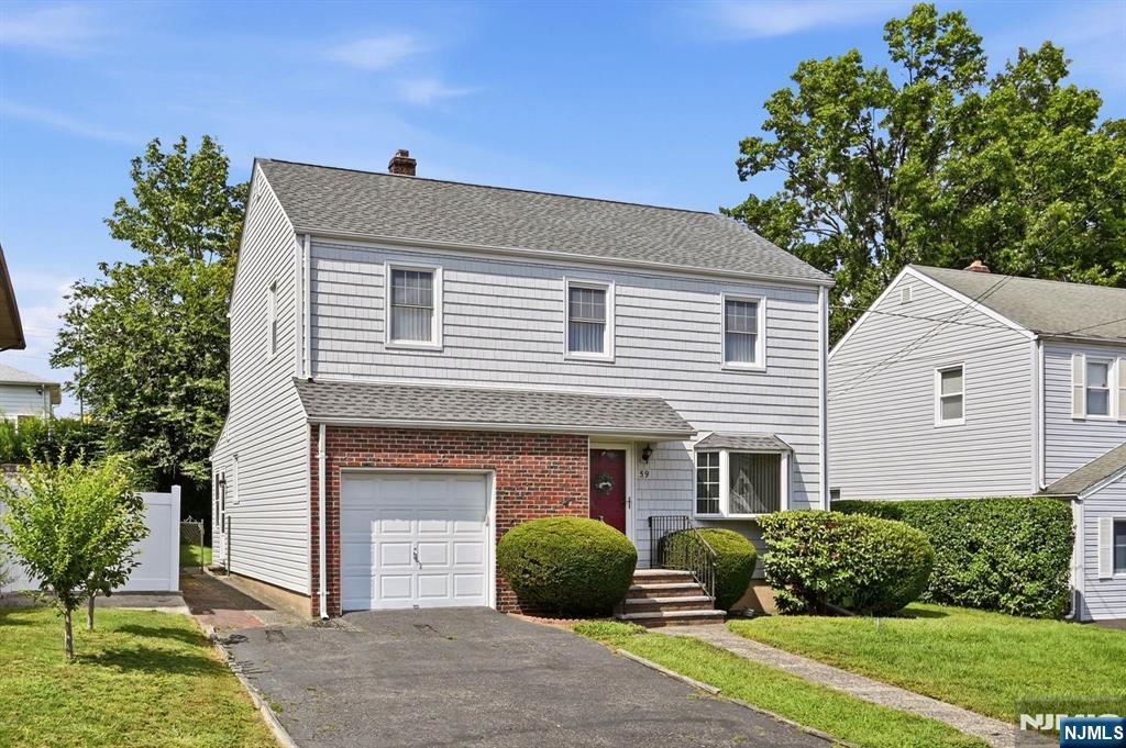 59 17th Ave, Elmwood Park, NJ 07407