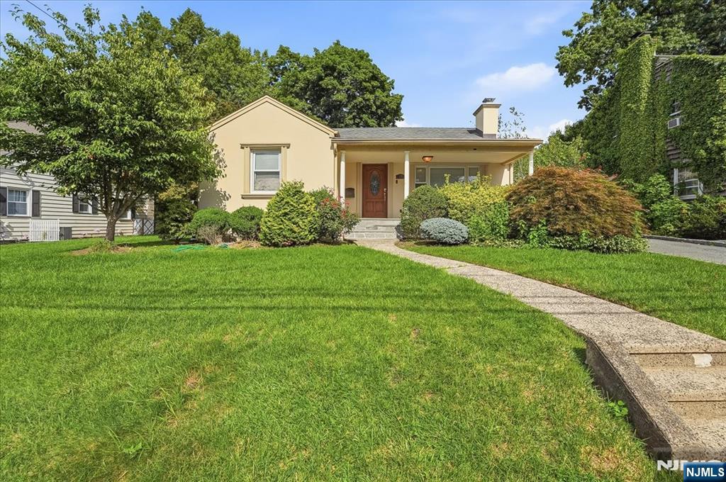 3-27 Kenneth Avenue - Photo 1