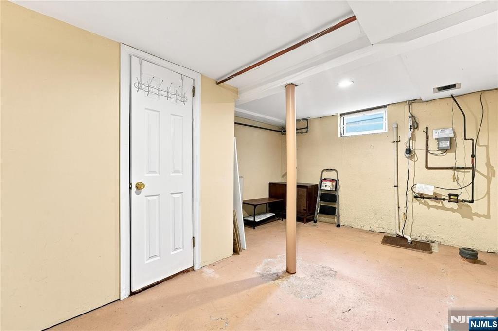 3-27 Kenneth Avenue - Photo 4