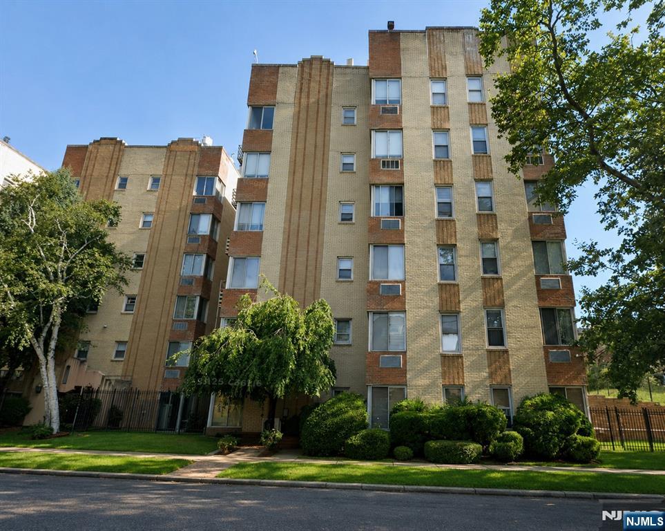 19 Lyons Avenue 203 - Photo 1