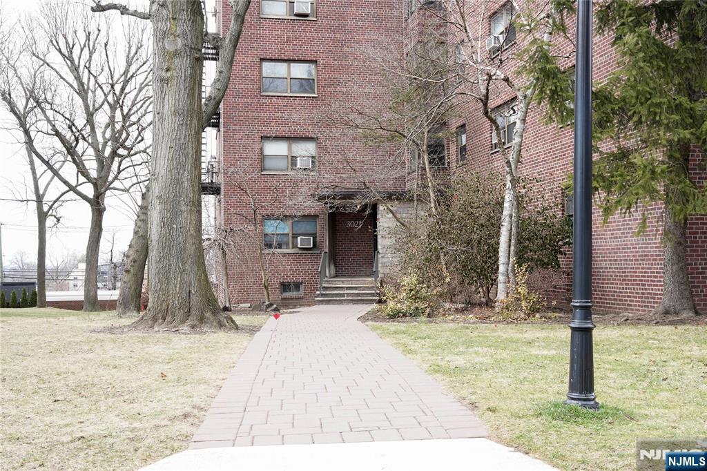 3021 Edwin Avenue 1J - Photo 2