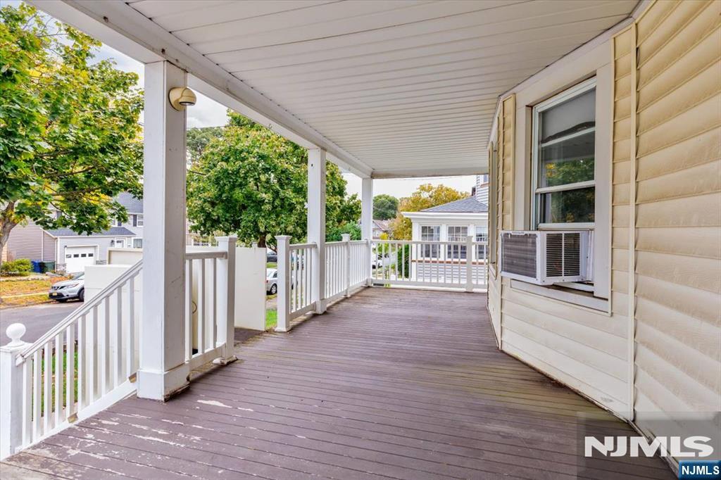 57 Sunderland Avenue - Photo 3
