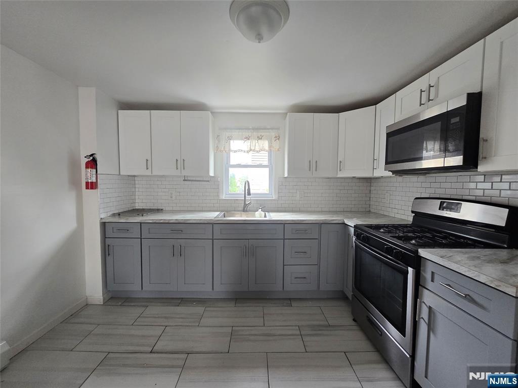 255 Jackson Avenue - Photo 3