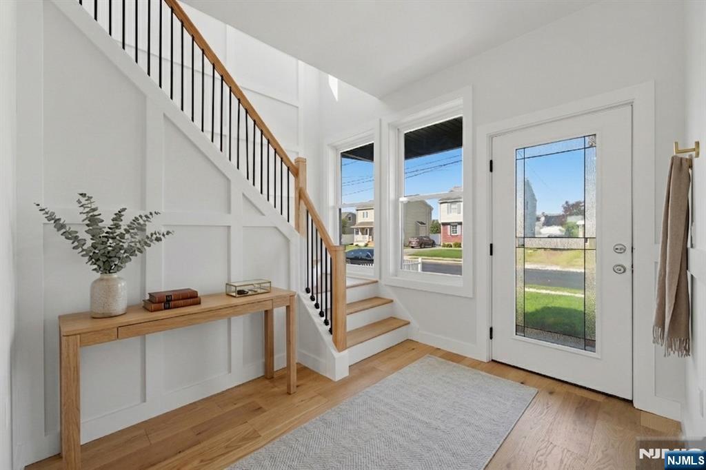 588 Maple Avenue - Photo 3