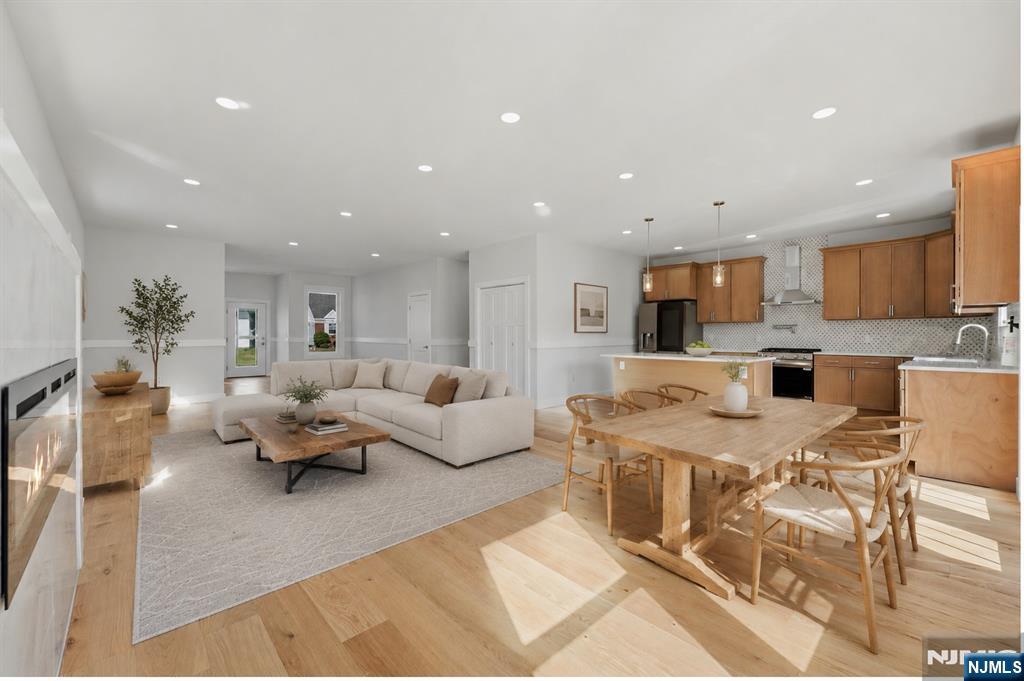 588 Maple Avenue - Photo 4