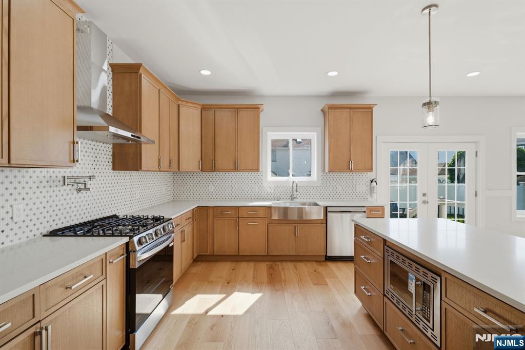 588 Maple Avenue - Photo 5