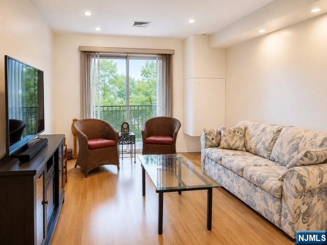 99 Teaneck Rd #317, Ridgefield Park, NJ 07660