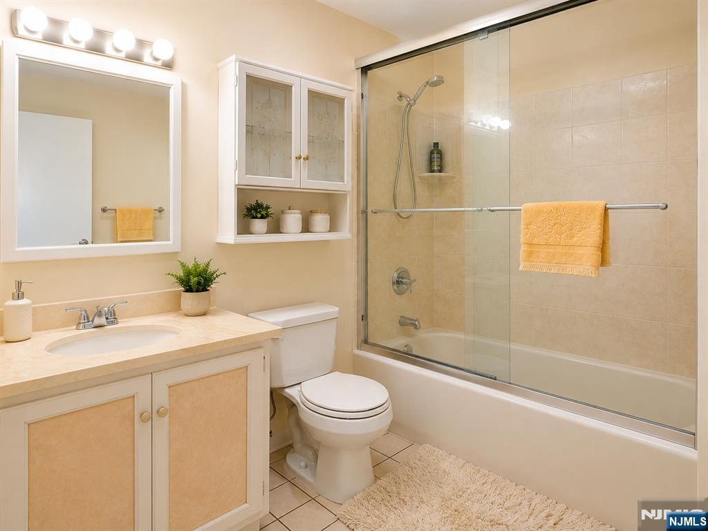 99 Teaneck Rd #317, Ridgefield Park, NJ 07660