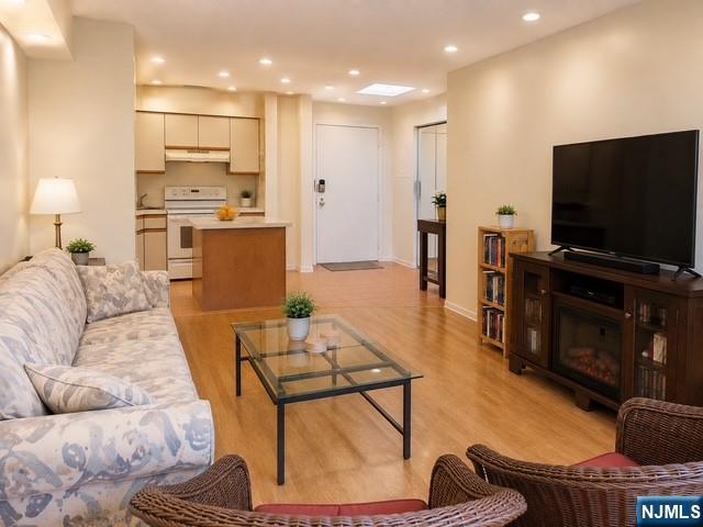 99 Teaneck Rd #317, Ridgefield Park, NJ 07660