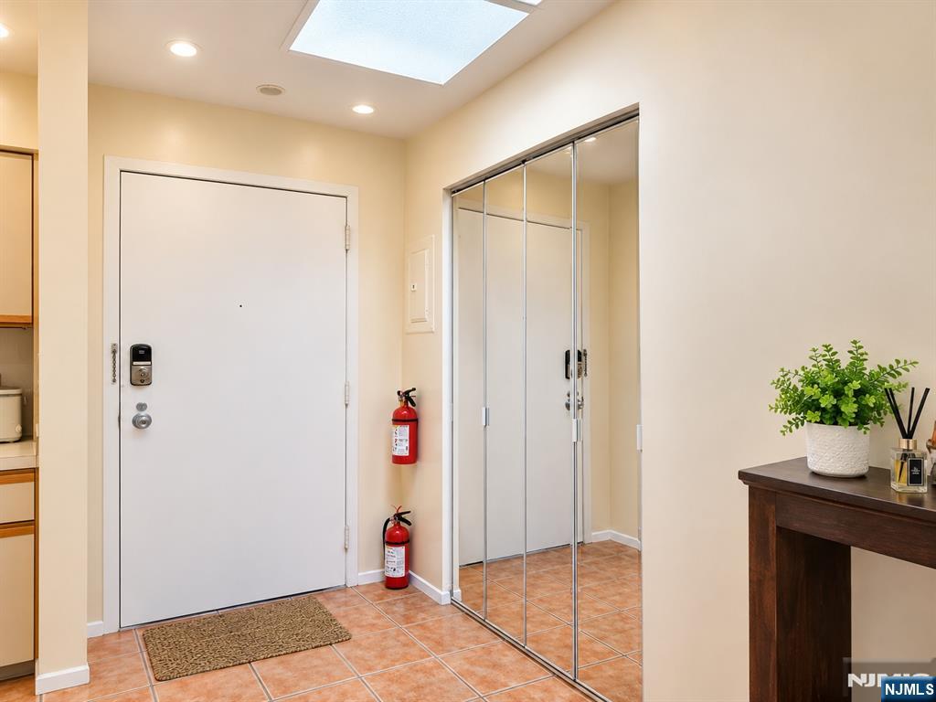 99 Teaneck Rd #317, Ridgefield Park, NJ 07660