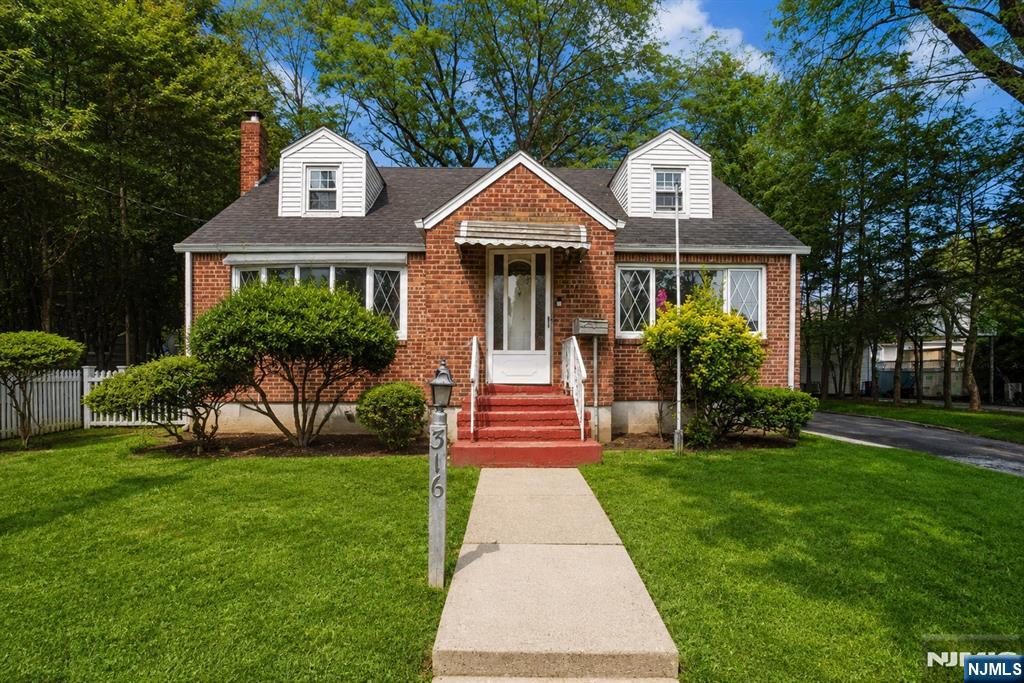 316 Grove St, New Milford, NJ 07646