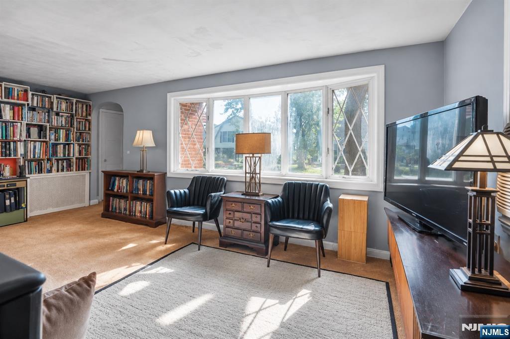 316 Grove St, New Milford, NJ 07646